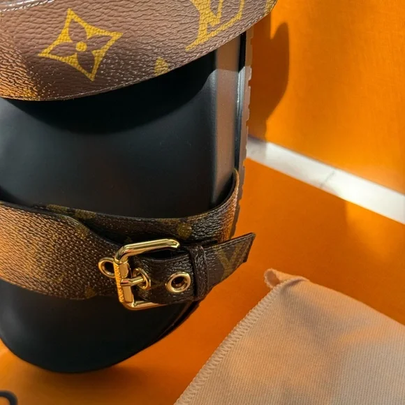 Louis Vuitton Bom Dia Flat Comfort Mules - Picture 6 of 15